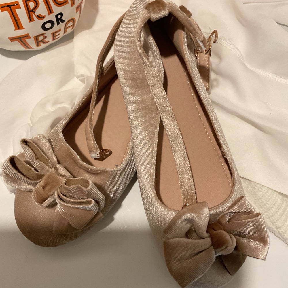 Girls Elegant Velvet Bow Flats